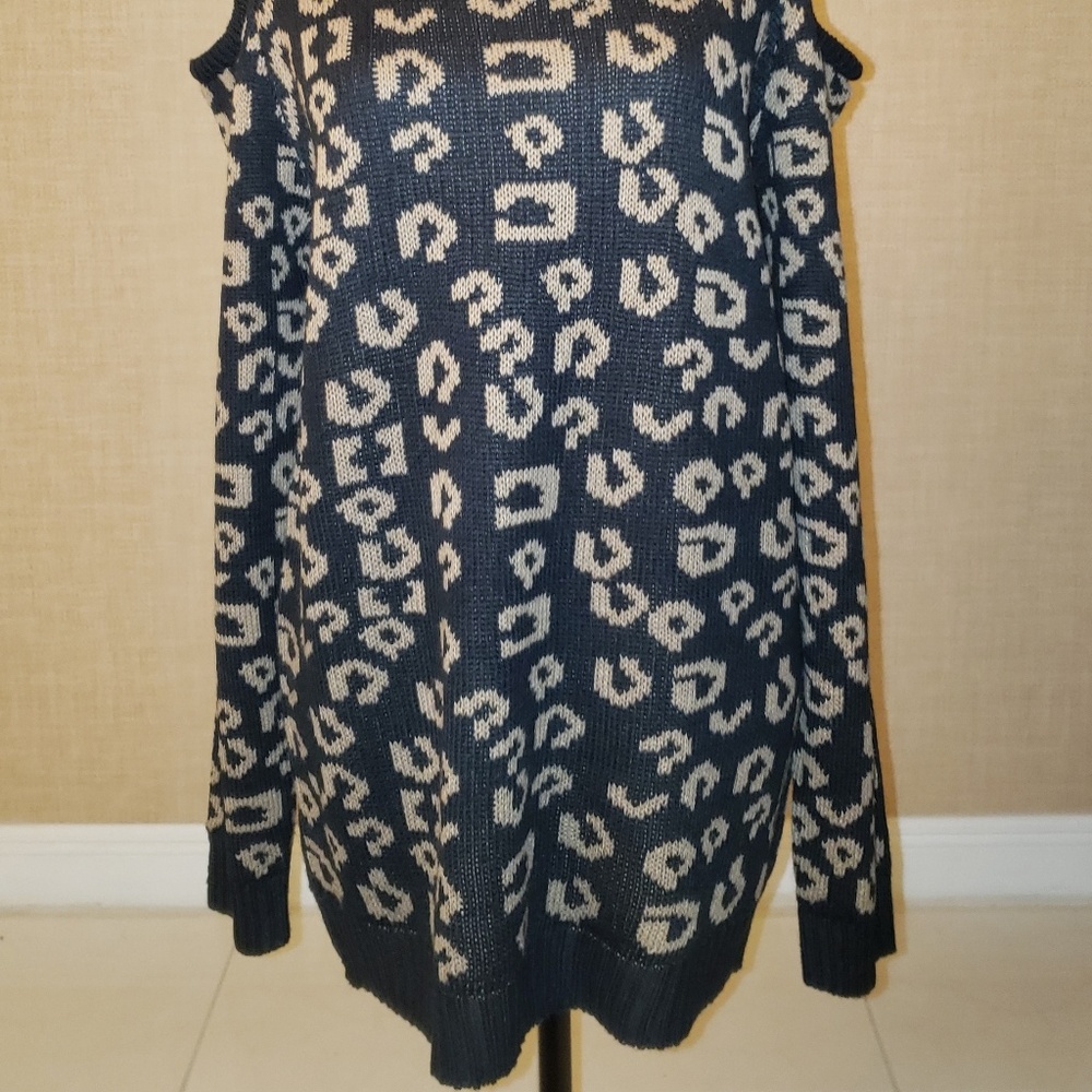 Women's Navy and Cream Leopard Print Scoop Neck Sweater